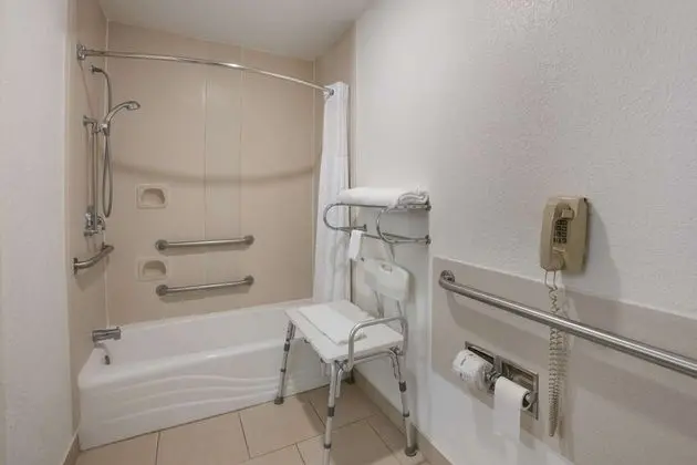 Oda, 1 En Büyük (King) Boy Yatak, Engellilere Uygun, Sigara İçilmez