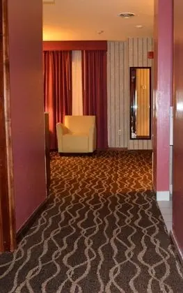 1 King Bed, Suite, Nonsmoking