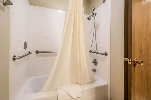 Oda, 1 Büyük (Queen) Boy Yatak, Engellilere Uygun, Sigara İçilmez