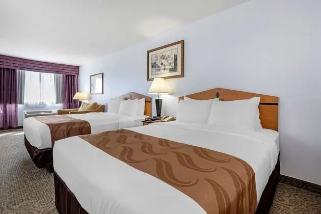 Standard Oda, 2 Büyük (Queen) Boy Yatak, Engellilere Uygun, Sigara İçilmez (Wheelchair Accessible)