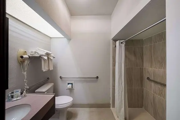 Oda, 2 Çift Kişilik Yatak, Engellilere Uygun, Sigara İçilmez