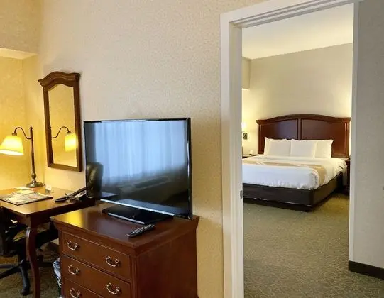 Süit, 1 En Büyük (King) Boy Yatak ve Çekyat, Engellilere Uygun, Sigara İçilmez