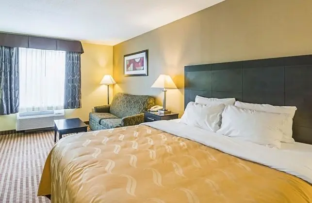 Standard Oda, 1 En Büyük (King) Boy Yatak ve Çekyat (2 Person Sofa Bed, 2 Person Jet Tub)