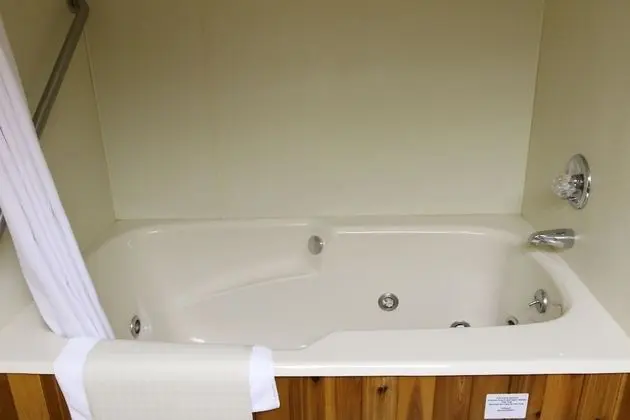 Standard Oda, 1 En Büyük (King) Boy Yatak ve Çekyat (2 Person Sofa Bed, 2 Person Jet Tub)