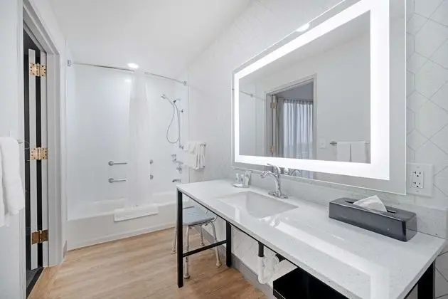 Oda, 1 En Büyük (King) Boy Yatak ve Çekyat, Engellilere Uygun, Sigara İçilmez (1st floor)