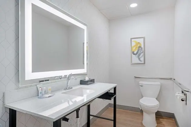 Oda, Birden Çok Yatak, Engellilere Uygun, Sigara İçilmez (Mobility, Accessible Tub)