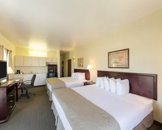 Suite, 2 Queen Beds, Non Smoking