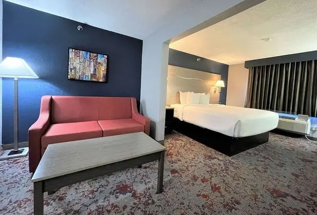 Süit, 1 En Büyük (King) Boy Yatak, Sigara İçilmez, Buzdolabı ve Mikrodalga (with Sofabed)