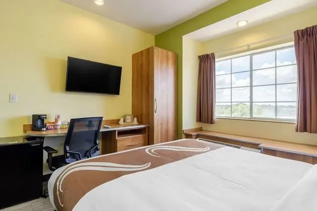 1 Queen Bed, Non Smoking, Efficiency Suite