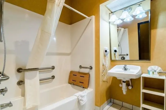 Oda, 1 Büyük (Queen) Boy Yatak, Engellilere Uygun, Sigara İçilmez