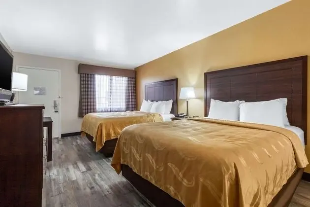 2 Queen Beds, Nonsmoking, Pet Friendly