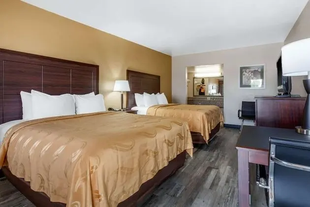 2 Queen Beds, Nonsmoking, Pet Friendly