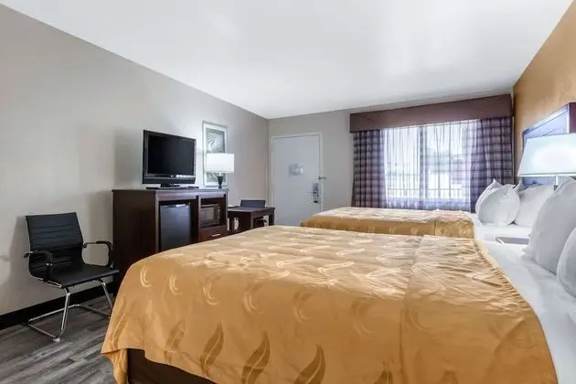 2 Queen Beds, Nonsmoking, Pet Friendly