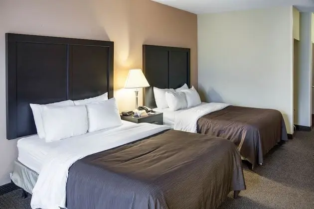 Oda, 2 Büyük (Queen) Boy Yatak, Engellilere Uygun, Sigara İçilmez (Accessible Tub)