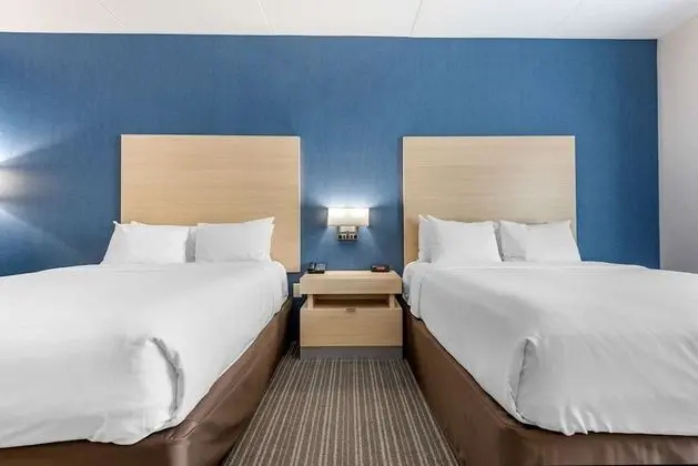 Upgrade, 2 Queen Beds, Non Smoking