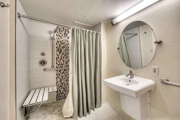Oda, 2 Çift Kişilik Yatak, Engellilere Uygun, Balkon (Roll-In Shower)
