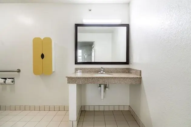 Engellilere uygun banyo