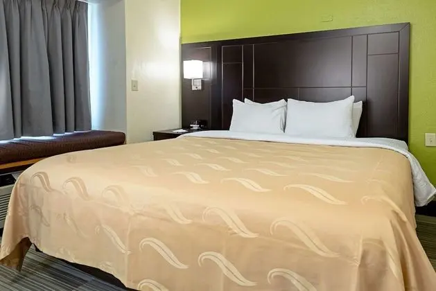 1 King Bed, Nonsmoking
