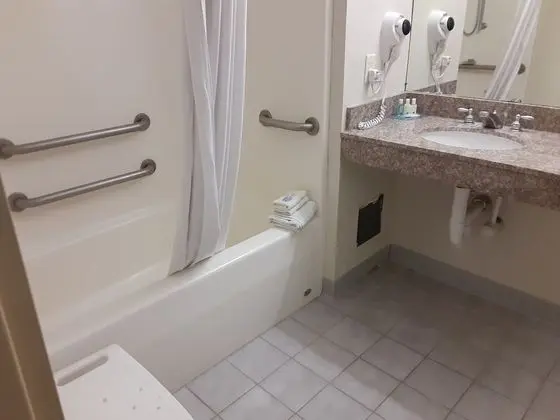 Oda, 1 En Büyük (King) Boy Yatak, Engellilere Uygun, Sigara İçilmez