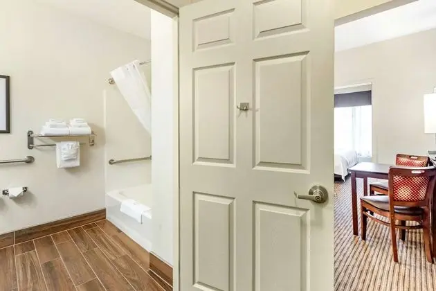 Süit, 1 En Büyük (King) Boy Yatak ve Çekyat, Engellilere Uygun, Sigara İçilmez