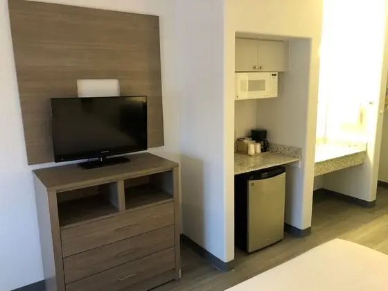 Deluxe 1 King Room