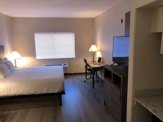 Deluxe 1 King Room