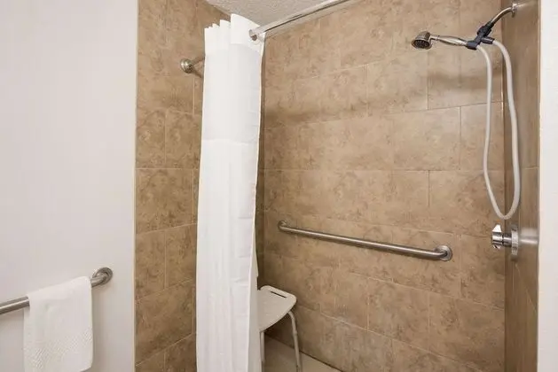 Oda, 2 Büyük (Queen) Boy Yatak, Engellilere Uygun, Sigara İçilmez