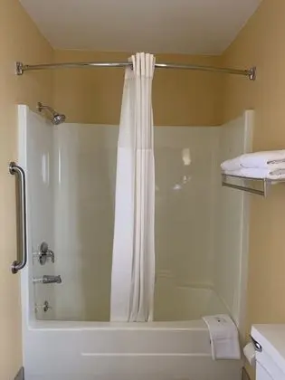 Oda, 1 En Büyük (King) Boy Yatak, Engellilere Uygun, Sigara İçilmez (Upgrade)