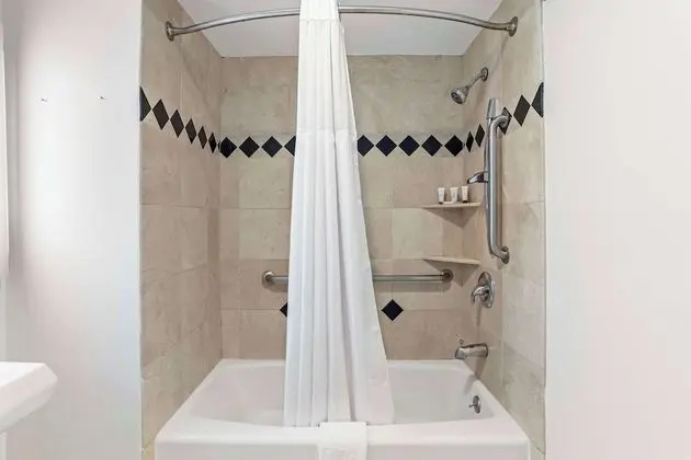 Engellilere uygun banyo