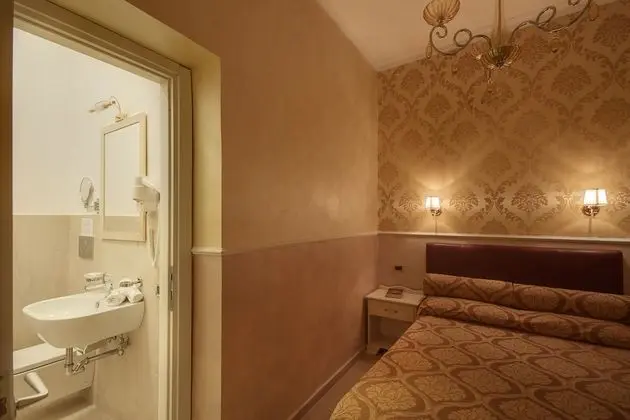 Economy Tek Büyük Yataklı Oda (Small, no view)