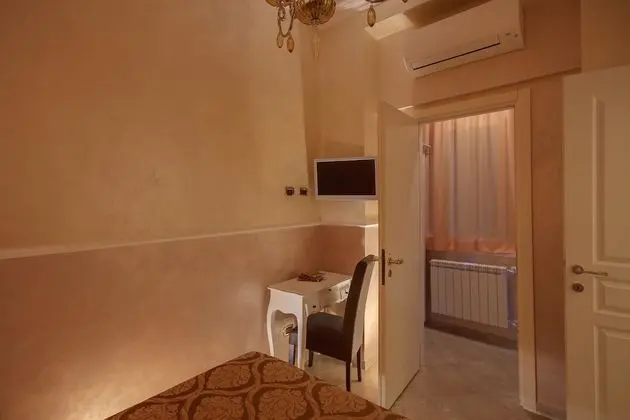 Economy Tek Büyük Yataklı Oda (Small, no view)