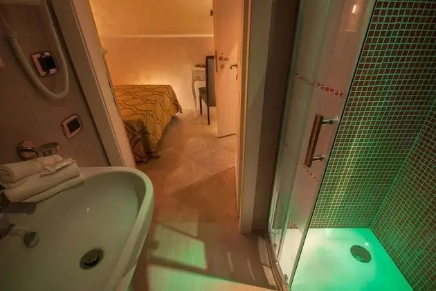 Economy Tek Büyük Yataklı Oda (Small, no view)