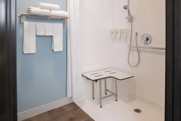 Standard Oda, 1 En Büyük (King) Boy Yatak, Engellilere Uygun, Buzdolabı ve Mikrodalga
