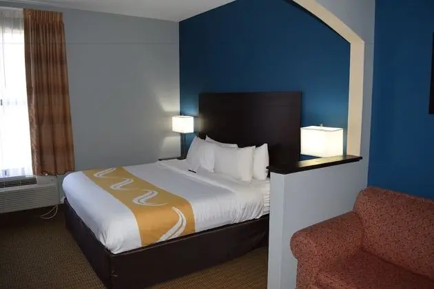 Süit, 1 En Büyük (King) Boy Yatak ve Çekyat, Sigara İçilmez (2 Person Sofa Bed)