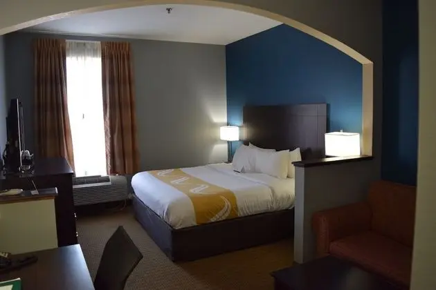 Süit, 1 En Büyük (King) Boy Yatak ve Çekyat, Sigara İçilmez (2 Person Sofa Bed)