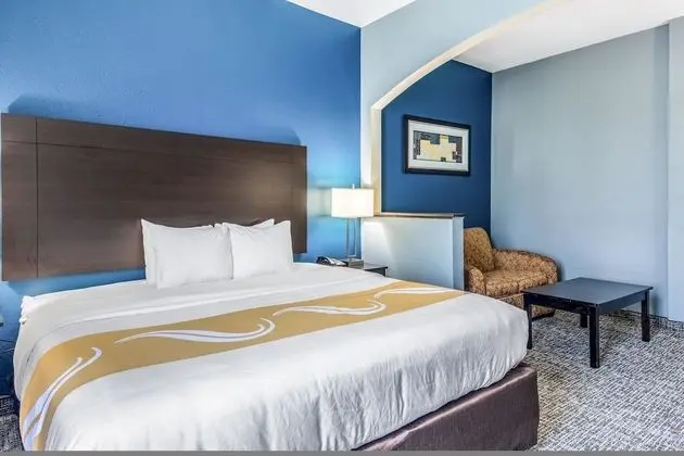 Süit, 1 En Büyük (King) Boy Yatak ve Çekyat, Sigara İçilmez (2 Person Sofa Bed)
