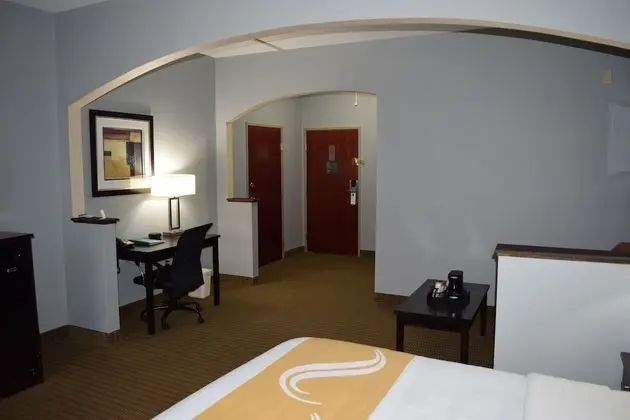 Süit, 1 En Büyük (King) Boy Yatak ve Çekyat, Sigara İçilmez (2 Person Sofa Bed, Living Room)