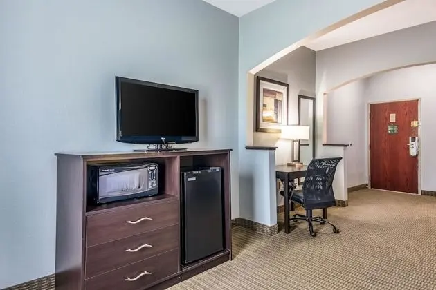 Süit, 1 En Büyük (King) Boy Yatak ve Çekyat, Sigara İçilmez (2 Person Sofa Bed, Living Room)