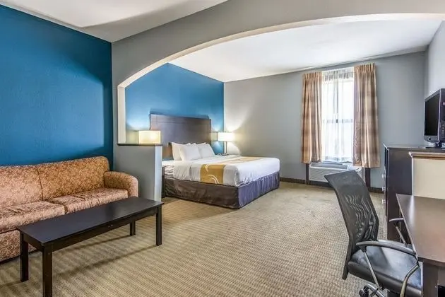Süit, 1 En Büyük (King) Boy Yatak ve Çekyat, Sigara İçilmez (2 Person Sofa Bed, Living Room)