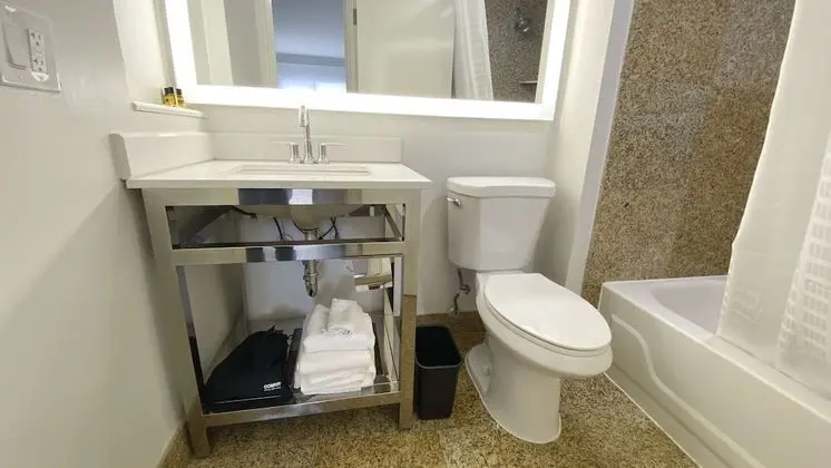 Standard Oda, 2 Büyük (Queen) Boy Yatak, Sigara İçilmez, Buzdolabı ve Mikrodalga