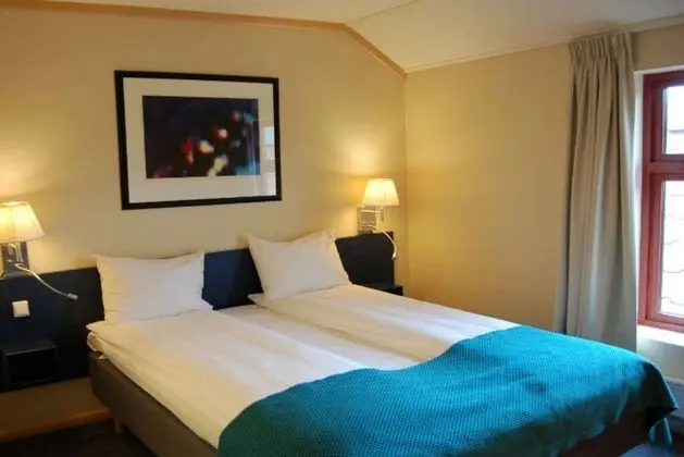 Moderat (Separate Building)