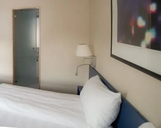 Moderat (Separate Building)