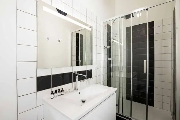 Classic Tek Büyük Yataklı Oda, Özel Banyo, Bahçe Manzaralı (Petite Chambre 4)