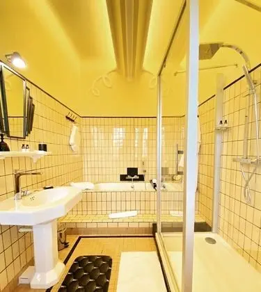Deluxe Tek Büyük veya İki Ayrı Yataklı Oda, Özel Banyo, Kanal Manzaralı (Chambre 3)