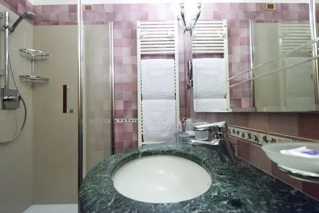 Deluxe Büyük Yataklı Tek Kişilik Oda