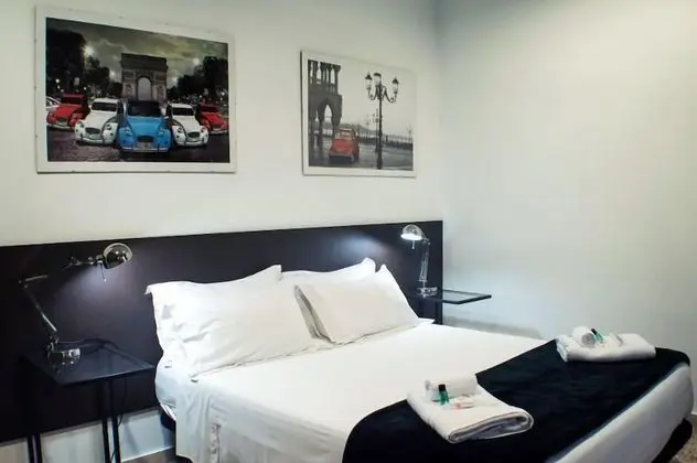 Basic Tek Büyük veya İki Ayrı Yataklı Oda, Ortak Banyo