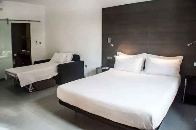 Basic Üç Kişilik Oda, Ortak Banyo