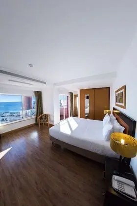 Tek Büyük veya İki Ayrı Yataklı Oda, Deniz Manzaralı