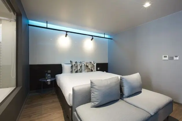 Deluxe Room with Bathtub (2 Adults + 1 Child)