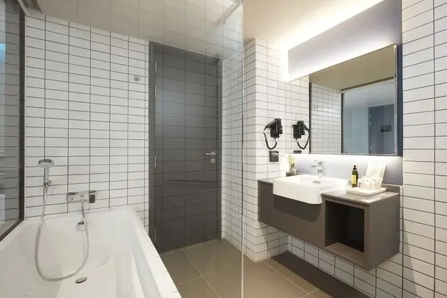 Deluxe Room with Bathtub (2 Adults + 1 Child)